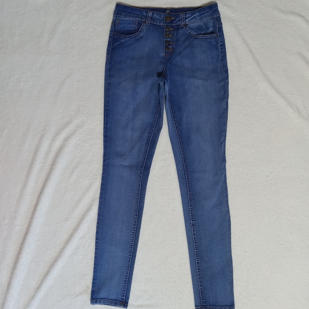 Almost Famous Like New Button Front Stretch Denim Skinny Jeans size 5